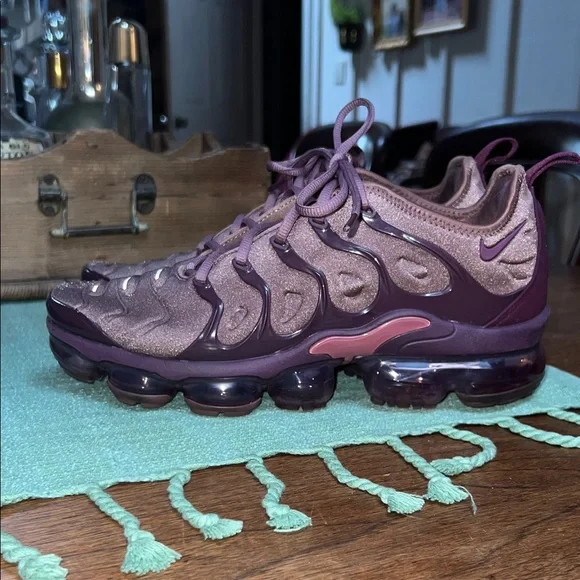 Nike Air VaporMax Plus in Smokey Mauve - Picture 5 of 8
